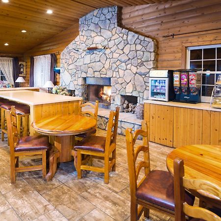 Days Inn By Wyndham Lebec Grapevine Esterno foto