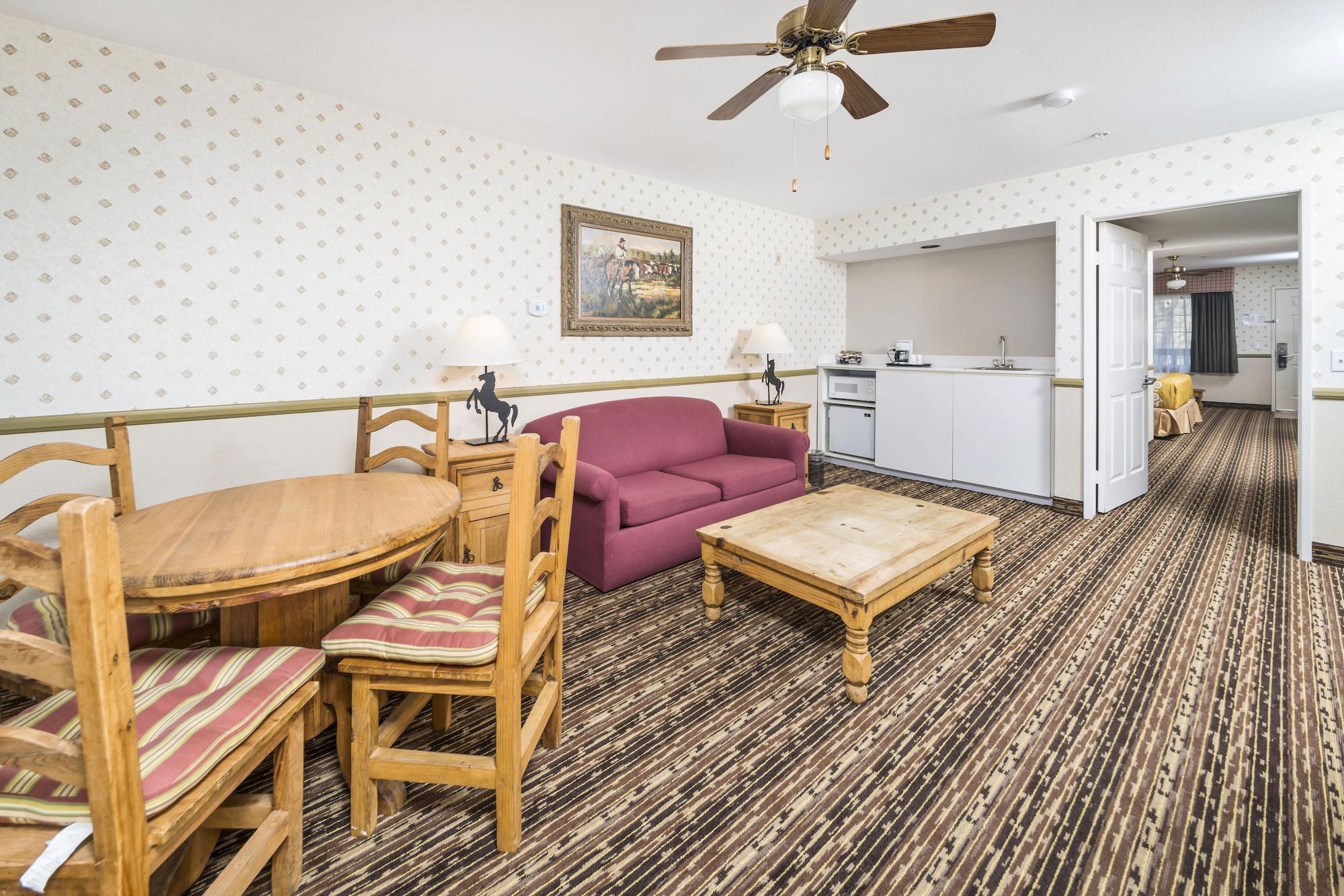Days Inn By Wyndham Lebec Grapevine Esterno foto