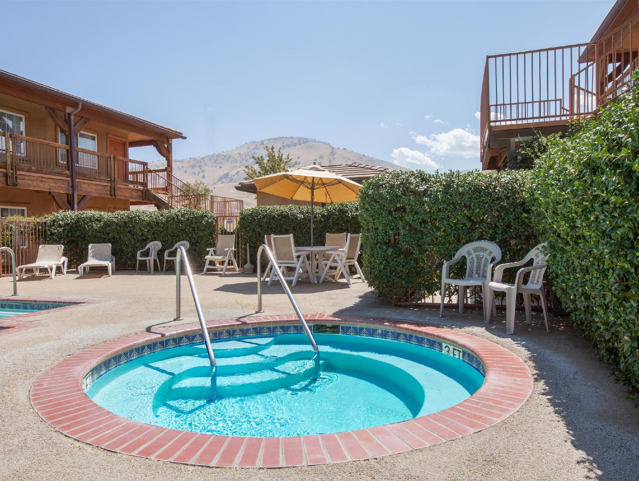 Days Inn By Wyndham Lebec Grapevine Esterno foto
