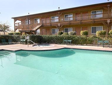 Days Inn By Wyndham Lebec Grapevine Esterno foto